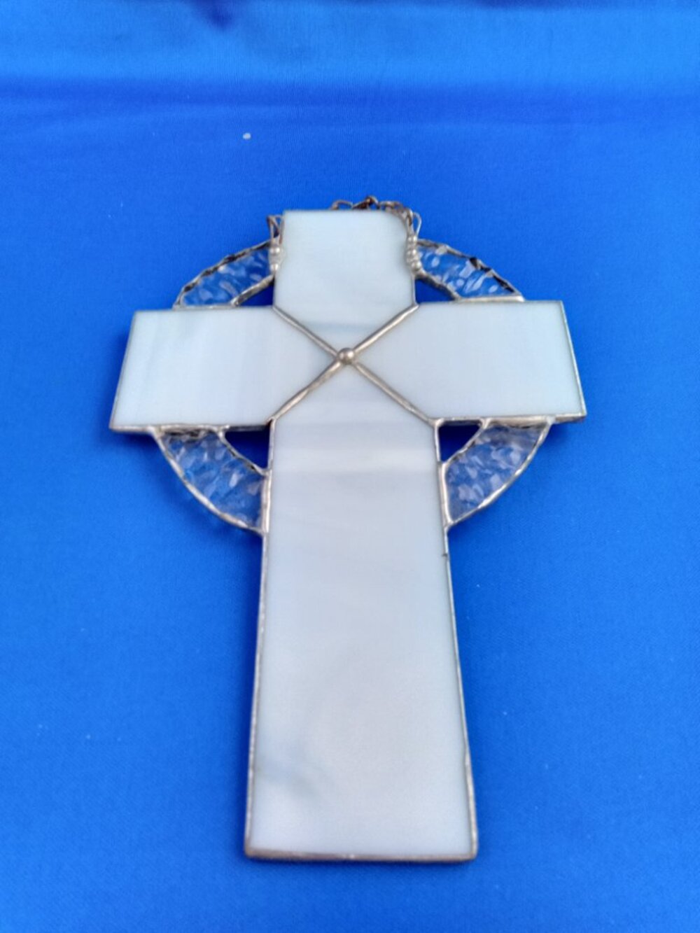 Large white stained glass cross with turquoise nugget handmade - Picture 3 of 5